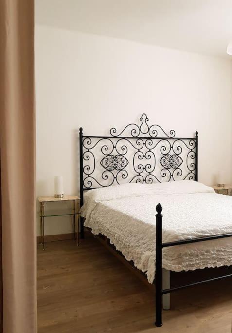 Thekeystudio, Studio Beige Nel Centro, 4 Minuti Dal Mare Bordighera Exterior foto